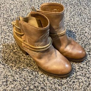 Freebird Casey boots taupe size 8
